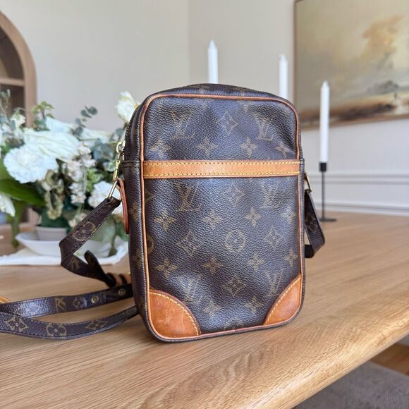 ✅AUTHENTIC✅LOUIS VUITTON DANUBE CROSSBODY Bag - Picture 4 of 14